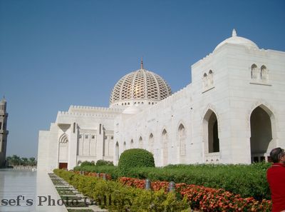 Moschee
03.11.2012
Die Sultan-Qabus-Moschee AuÃŸenbereich
Schlüsselwörter: Oman Maskat