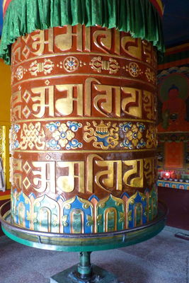 Tibetcenter 8
07.11.2012
groÃŸe GebetsmÃ¼hle
Schlüsselwörter: Nepal Pokhara
