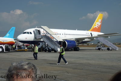 Flughafen 3
09.11.2012
Der A319 Der Drukair ist bereit
Schlüsselwörter: Bhutan Paro