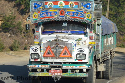 LKW 3
10.11.2012
... oft aus Indien
Schlüsselwörter: Bhutan