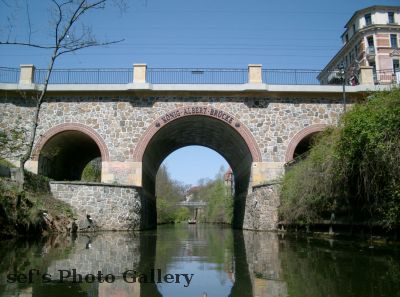 Die KÃ¶nig-Albert-BrÃ¼cke Ã¼ber den K.Heine-Kanal
Schlüsselwörter: Paddeln Leipzig