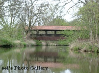 Eine Ã¼berdachte BrÃ¼cke
Schlüsselwörter: Paddeln Leipzig