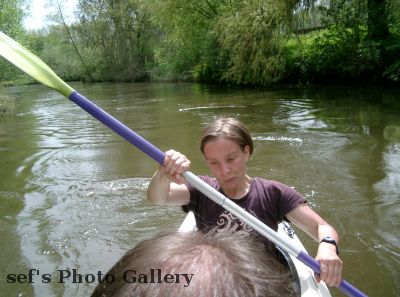 Uli paddelt gegen die StrÃ¶mung
Schlüsselwörter: Paddeln Leipzig
