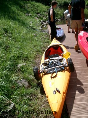 Die Kajaks beim Umtragen am Teilungswehr
2012-08-04
Schlüsselwörter: Paddeln Leipzig