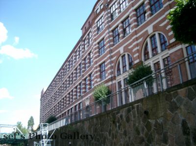 die GebÃ¤ude gegenÃ¼ber
2012-08-04
Schlüsselwörter: Paddeln Leipzig