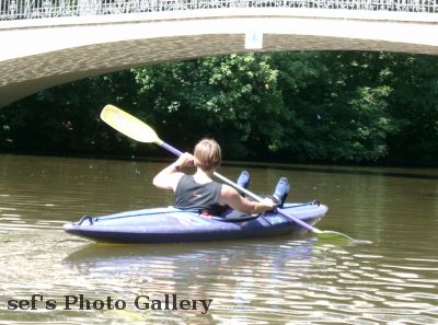 Uli unter der KlingerhainbrÃ¼cke
2012-08-04
Schlüsselwörter: Paddeln Leipzig