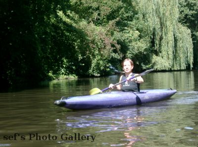 Uli zurÃ¼ch auf dem Weg zum Stadthafen
2012-08-04
Schlüsselwörter: Paddeln Leipzig