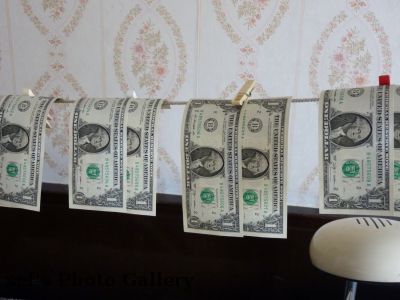 Chisinau
15.07.
Da Die Scheine dabei die Farbe vom Brustbeutel angenommen hatten,
GeldwÃ¤sche einmal anders
Schlüsselwörter: Cisinau