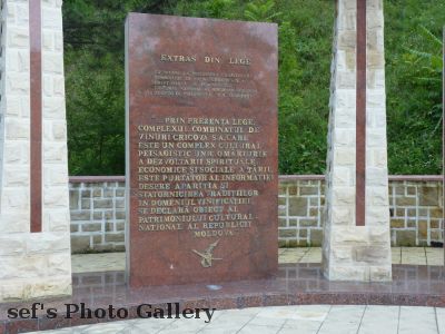 Chisinau
15.07.
Tafel am Eingang zu einem Weingut nÃ¶rdlich von Chisinau
Schlüsselwörter: Chisinau