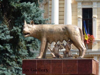 Brasov
23.07.
WÃ¶lfin mit Romulus und Remus
Schlüsselwörter: Brasov